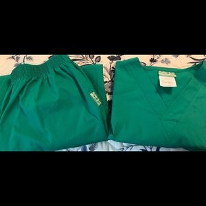 Woman’s uniform/scrubs set EUC